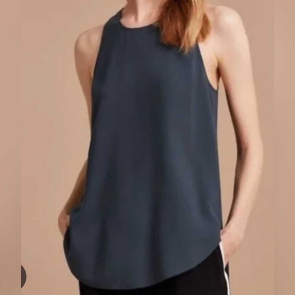 Aritzia Wilfred Sevres
Sleeveless Zip Back silk Blouse size xs